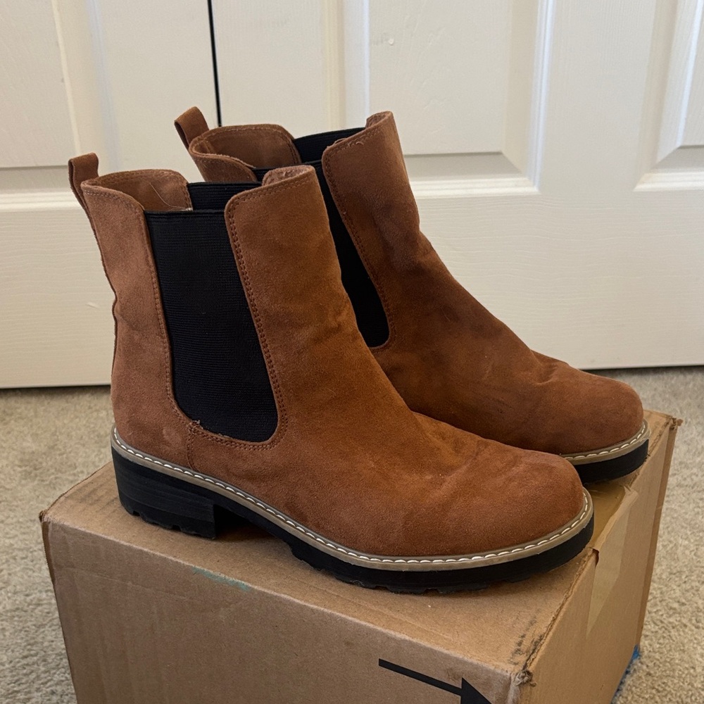 Universal Thread Brown Suede Ankle Boots